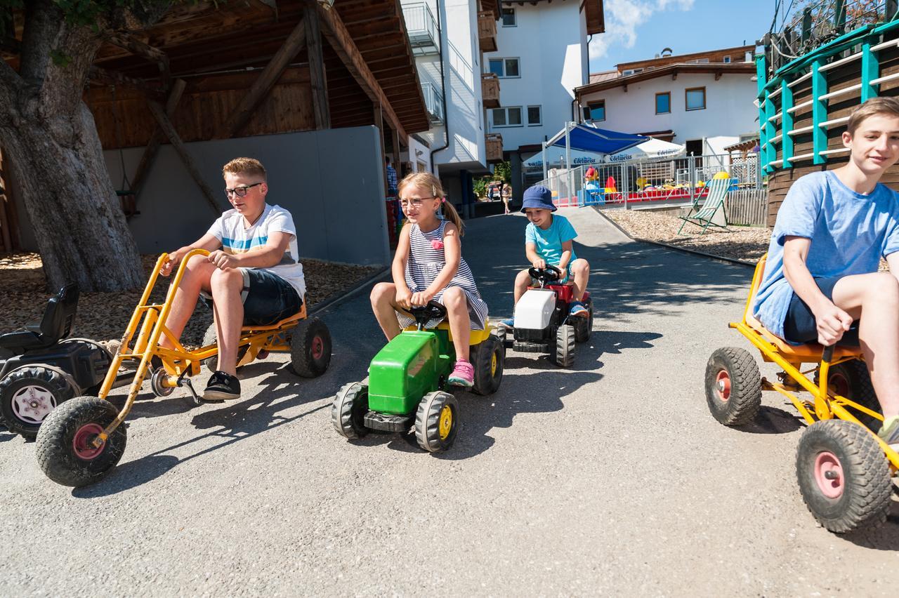 Pitzis Kinderhotel - Family Only Arzl im Pitztal Exterior foto